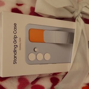 Standing Grip Case for S24+